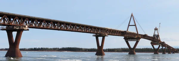 Κατασκευή Γέφυρας Deh Cho Στον Ποταμό Μακένζι — Φωτογραφία Αρχείου