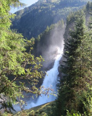Avusturya Alplerinde Wasserfale Krimmml turistik cazibesi                               