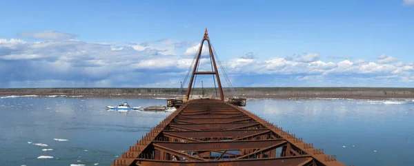 Строительство Моста Через Реку Маккензи — стоковое фото