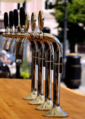 Bira bahçesinde bira etiketleri