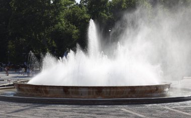 İspanyol Meydanı 'nda ya da Espana Meydanı' nda Çeşme