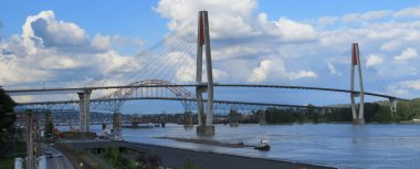  New Westmintsr BC 'de üç kuşak köprü.                               