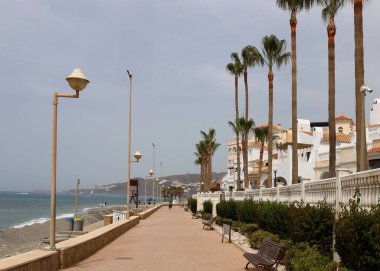 İspanya 'daki Nerja tatil beldesinde deniz gezintisi