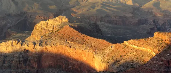 Гранд Каньйон Сяє Ранковому Сонці — стокове фото