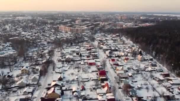Вид на город с высоты птичьего полета, панорамная съемка — стоковое видео