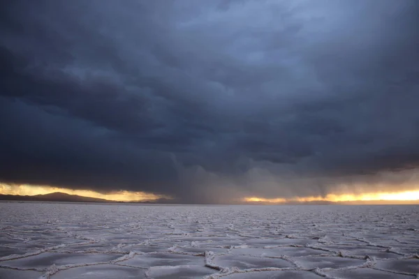 Sturm Der Salzwüste Bei Sonnenuntergang — Stockfoto