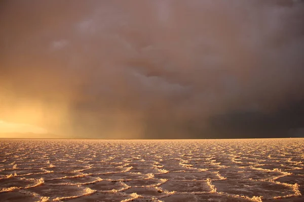 Буря Соленой Пустыне Закате — стоковое фото