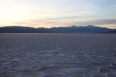 Arjantin 'in kuzeybatısında güneş doğuyor.