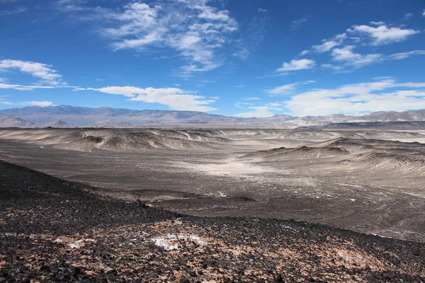 アルゼンチンのプナの信じられないほどの火山と砂漠の風景 — ストック写真