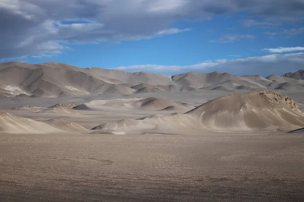 Arjantin Puna 'nın inanılmaz volkanik ve çöl manzarası