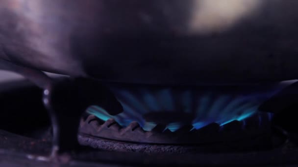 Разжигание Огня Газовой Плите — стоковое видео