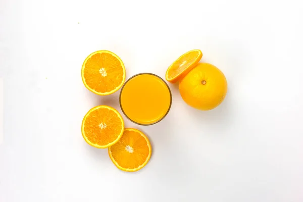 Fresh Pieces Orange Juice Glass Isolated White Background Fresh Orange — стоковое фото