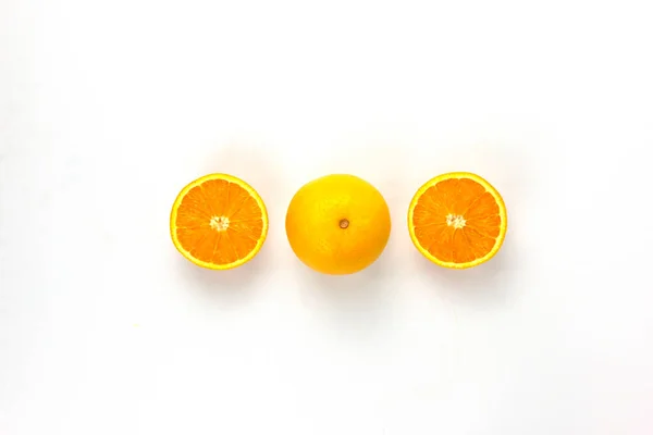 Set Juicy Oranges Cut Isolated Arranged White Background Healthy Orange — стоковое фото