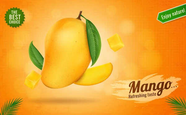 Taze taze mango meyvesi, mango parçaları ve sarı arka planda dilimler.