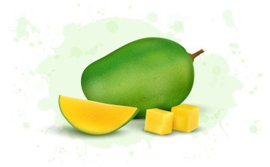Taze taze mango meyvesi ve yeşil arka planda mango dilimleri.