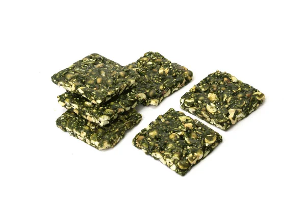 Spirulina Chikki Con Cacahuete Jaggery Aislados Sobre Fondo Blanco — Foto de Stock