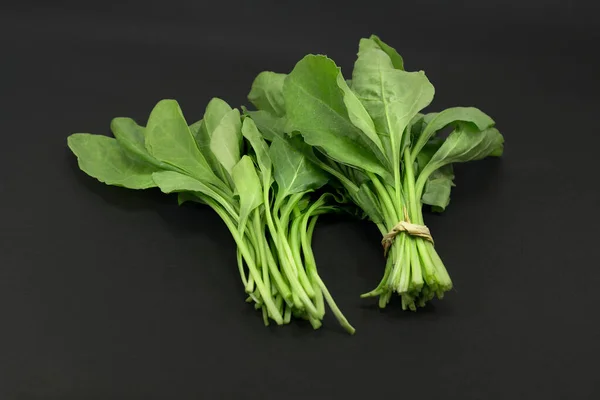 Green Spinach Leaves Isolated Black Background — Stock fotografie