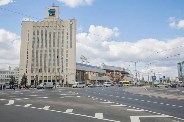 Mińsk Białoruś Infrastruktura Miejska Ulica Budynkami Transport Ludzi 2022 — Zdjęcie stockowe
