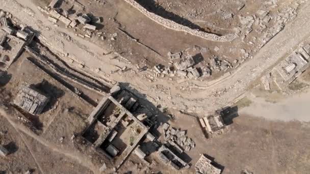 Туристы посещают руины древнего города Иераполис, Турция — стоковое видео