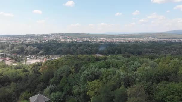 ウクライナの小さな町を飛行します。4k空中写真. — ストック動画