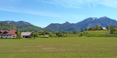 STROBL, AUSTRIA - 18 Mayıs 2019: Bu Salzkammergut bölgesinin kırsal bir manzarası.
