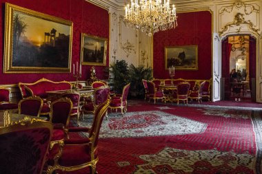 Vienna, AUSTRIA - 15 Mayıs 2019 Burası İmparatoriçe Elizabeth 'in Hofburg Sarayı' nın imparatorluk binasındaki büyük salonu..