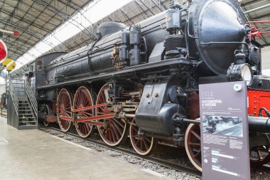 MILAN, ITALY - 19 Mayıs 2018: Bu, 20. yüzyılın başındaki Bilim ve Teknoloji Müzesi 'nde lokomotif koleksiyonunun bir sergisi..