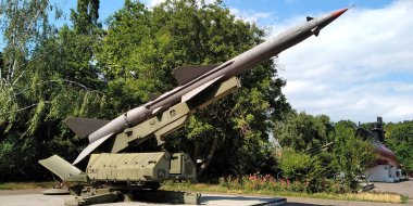 ODESSA, UKRAINE - 24 Haziran 2019: Bu, Odessa Kahramanlık Savunma Anıtı 'nda 20. yüzyılın 40-60' larına ait askeri teçhizatların sergilendiği bir sergi..