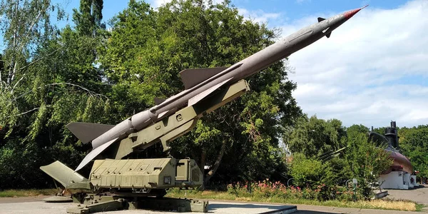 オデッサ ウクライナ 6月24 2019 これはオデッサ英雄防衛記念碑のサイト上で20世紀の40 60年代の軍事機器の展示会です — ストック写真