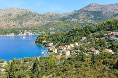 SLANO, CHROATIA - EPTEMBER 8, 2016: Adriyatik Denizi 'nin güney kıyısında küçük bir tatil köyü. 