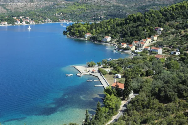 スラノ クロアチア 2016年9月8日 南海岸のアドリア海の居心地の良い湾にある小さなリゾートタウンです — ストック写真