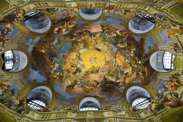 维也纳 奥地利 2019年5月15日 这是奥地利国家图书馆圆顶的内景 — 图库照片
