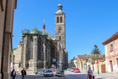 KUTNA HORA, CZECH - 28 Nisan 2012: Bu, UNESCO koruması altındaki 15. yüzyılın ortaçağ binası olan St. Jacob Kilisesi..