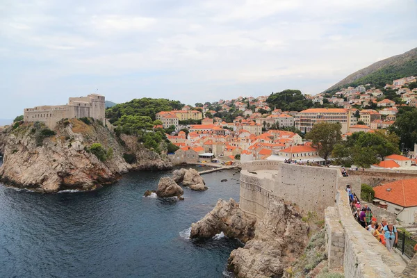 Dubrovnik Croatia Szeptember 2016 Kilátás Városfalak Régi Város Lovrijenac Erőd — Stock Fotó