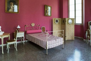 TREMEZZZO, İtalya - 14 Mayıs 2018 Villa Carlotta 'daki prenses yatak odasının içi.