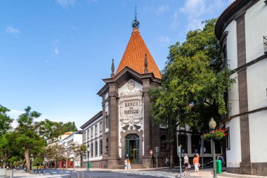 FUNCHAL, MADEIRA - 25 Ağustos 2021: Bu, Portekiz Merkez Bankası 'nın tarihi binasıdır..