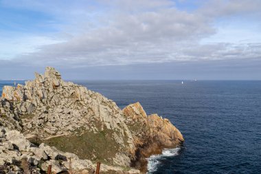 CAPE RAZ, FRANCE - 6 Eylül 2019: Fransa 'nın en batı noktası olan Cape Raz' ın ucu.