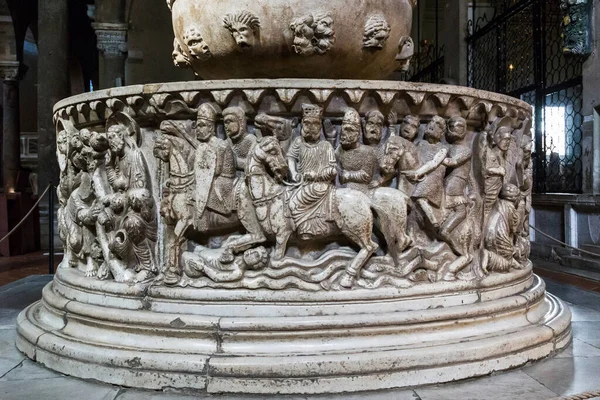 Lucca Italie Septembre 2018 Agit Ancienne Fontaine Baptismale Sculptée Pierre — Photo