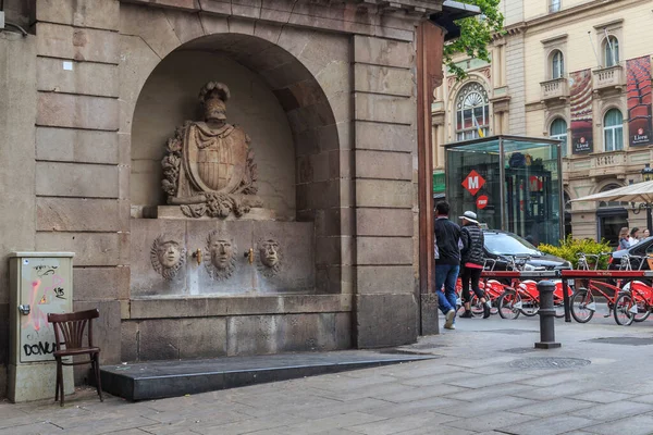 Barcelona Espanha Maio 2017 Esta Uma Fonte Praça Boqueria Início — Fotografia de Stock
