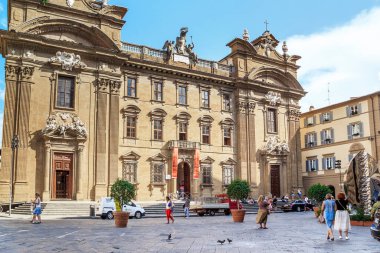 FLORENCE, ITALY - 18 Eylül 2018: Bu eski bir barok binası Piazza San Firenze, şu anda Franco Zeffirelli Vakfı ev sahipliği yapmaktadır.