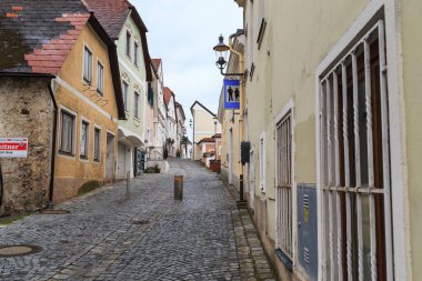 MELK, AUSTRIA - 12 Mayıs 2019: Burası Avusturya 'nın Wachau Vadisi' ndeki tarihi eski sokaklarından biridir..