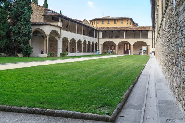 Florence Italy September 2018 First Cloister Franciscan Monastery Adjacent Basilica — Foto Stock