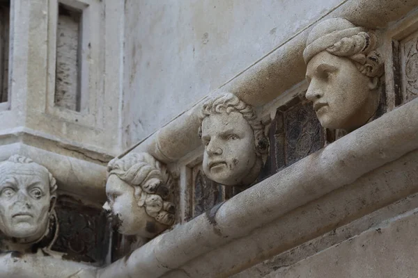 Sibenik Croatia September 2016 Fragment Frieze Sculptures Faces Apse Cathedral —  Fotos de Stock