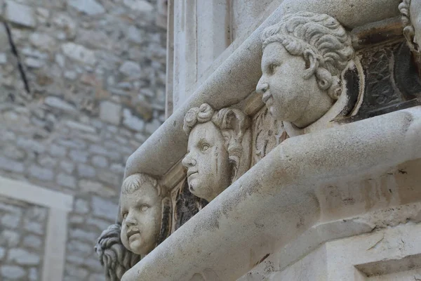Sibenik Croatia September 2016 Fragment Frieze Sculptures Faces Apse Cathedral — Stockfoto