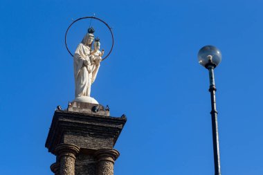 FUNCHAL, PORTUGAL - 22 Ağustos 2021: 1. Dünya Savaşı 'nın sona ermesi şerefine Terreiro da Luta ilçesinde dikilen Barış Anıtı..