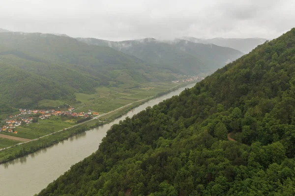 Esta Uma Vista Das Colinas Circundantes Danúbio Vale Wachau Nevoeiro — Fotografia de Stock