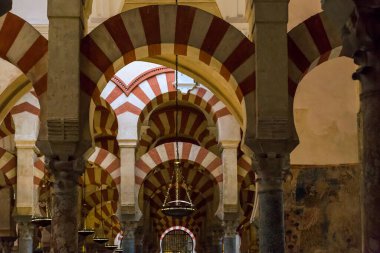 CORDOBA, İSPAN - 23 Mayıs 2017: Bu, La Mesquita 'nın iç kısmının bir parçasıdır.. 