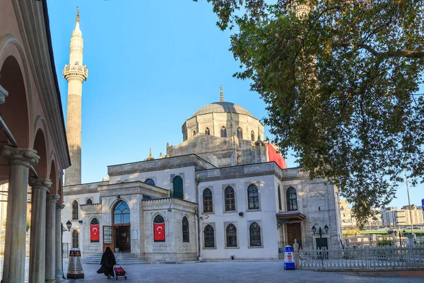 Istanbul Tirkey Seeptembro 2017 Esta Mesquita Pertevniyal Valide Sultan Construída — Fotografia de Stock