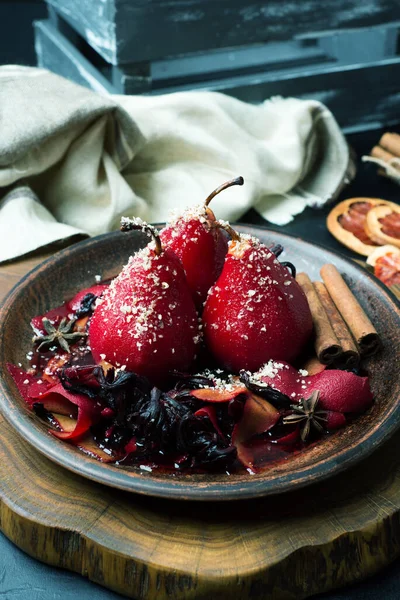 Spicy Pears Wine Sauce Nuts Brown Bowl Blurred Background Shallow — Stock Photo, Image