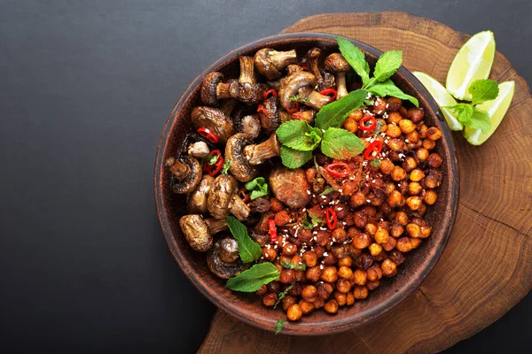 Vegan Appetizer Baked Mushrooms Caramelized Chickpeas Dark Background — Fotografia de Stock